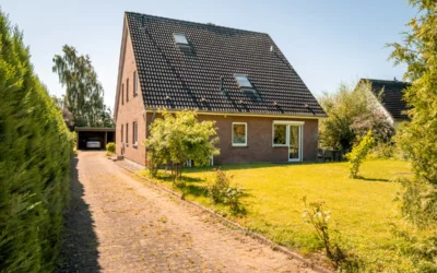Erholung in der Natur: Ferienhaus mit zwei komfortablen Wohnungen in Neuenhagen zu verkaufen