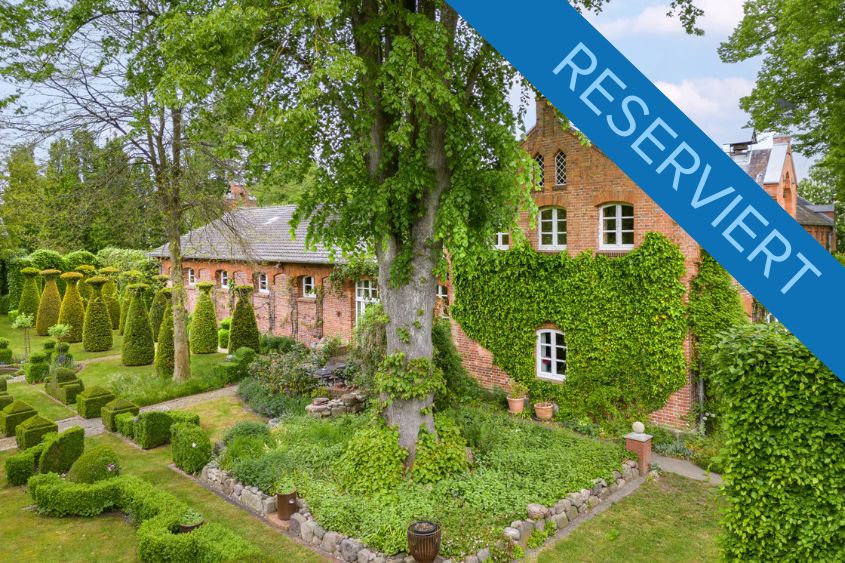 Außergewöhnliche Immobilie mit vielen Möglichkeiten in traumhafter Lage in Neuhof zu verkaufen!