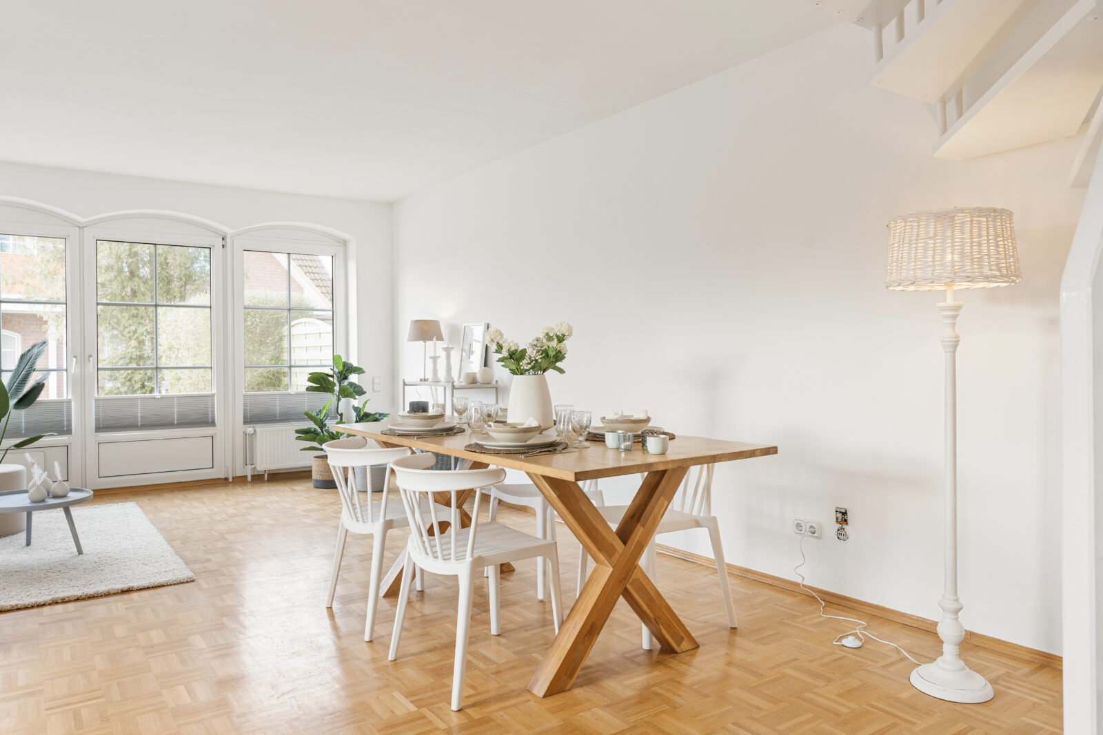 Claussen-Immobilien-Homestaging-Essbereich Essbereich mit Homestaging hell und freundlich dekoriert und eingerichtet