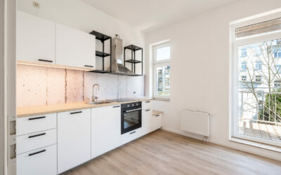 Helle 2 Zimmer Wohnung im 1. OG mit neuer Einbauküche & Balkon