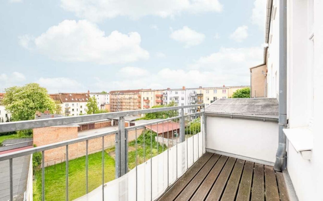 007-WTT: Helle und renovierte 2 Zimmer Wohnung im 3. OG mit Balkon und neuer Küche