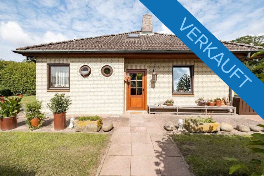 Exklusive Lage oberhalb des Grömitzer Yachthafens – Bungalow mit großem, blickgeschütztem Garten