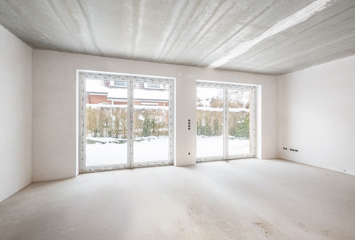Neubau-Reihenendhaus links Wohnzimmer vorher