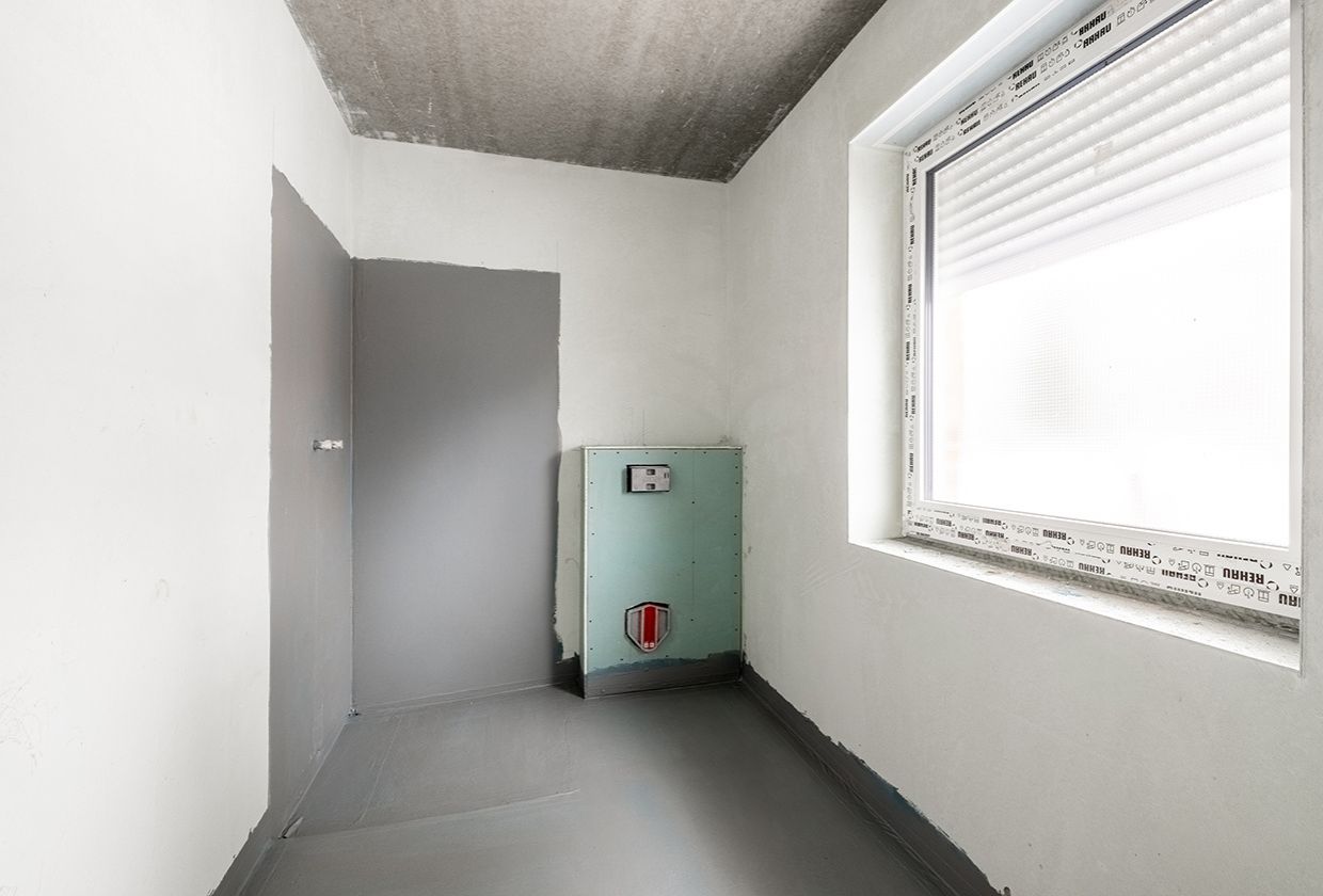 Neubau-Reihenendhaus rechts Badezimmer vorher